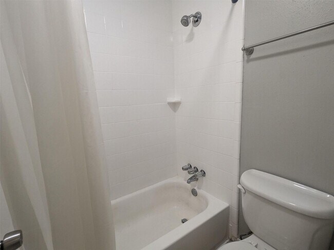 Building Photo - MOVE-IN READY 4 BED/ 2.5 BATH HOME IN MIDD...
