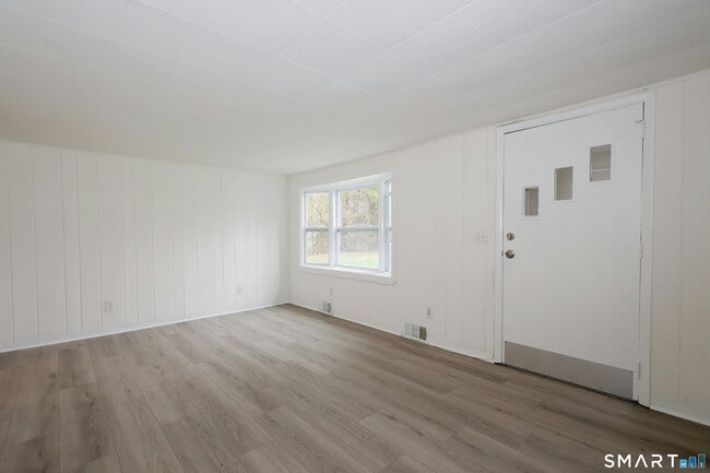 Building Photo - 121 Westport Rd