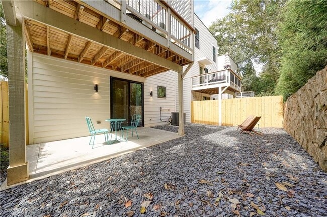 Building Photo - 825 Barnett St NE