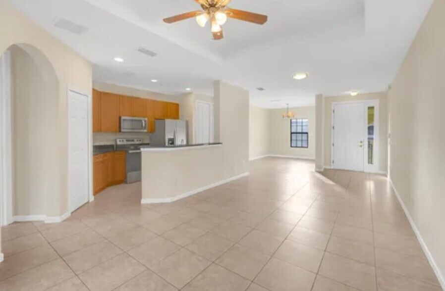 Building Photo - 145 Calle El Jardin