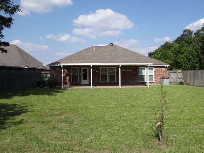 Building Photo - Beautiful Home for Lease in Denham Springs