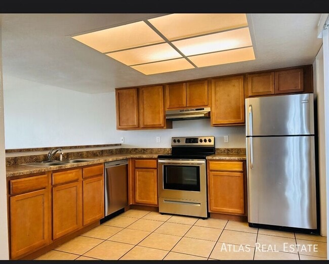 Primary Photo - 4828 W Orangewood Ave