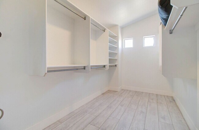 Building Photo - 8317 S 45th Ln