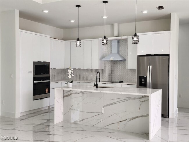 Building Photo - 3302 E 18th St