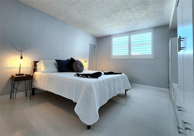 Building Photo - 3000 S Ocean Dr