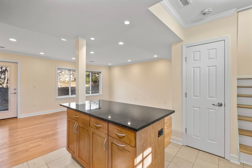 Building Photo - 107 Independence Dr