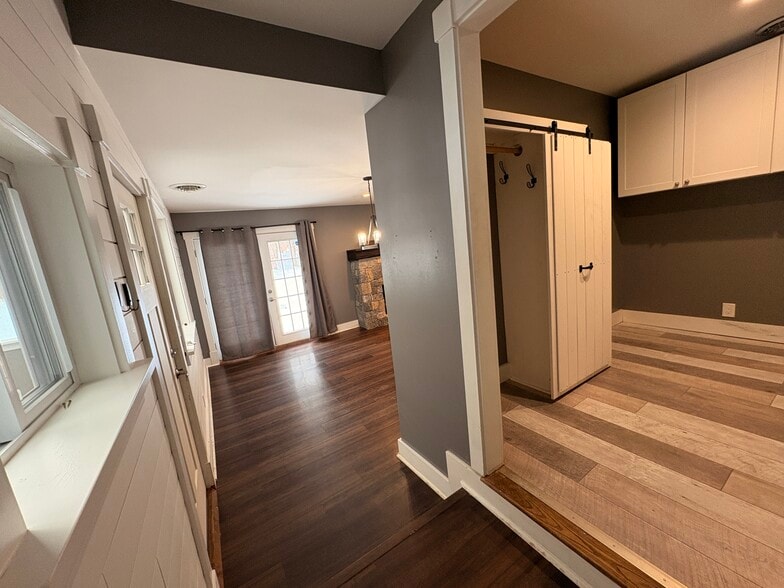 Building Photo - 104 Cottage Rd