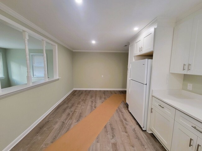 Building Photo - Renovated brick rancher in Southside.