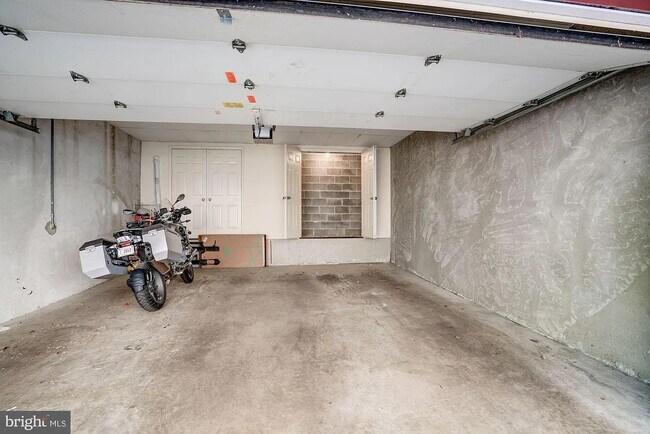 Building Photo - 2411 20th St NW
