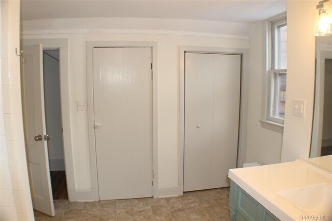 Building Photo - 1710 NY-300