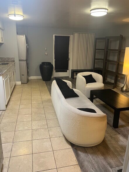 Building Photo - 2300 Sunset Heights Dr