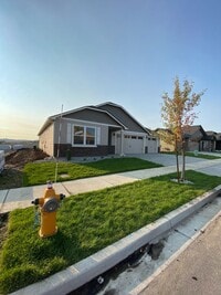Building Photo - SINGLE FAMILY RANCHER ON ARROW LEAF (APP#146)