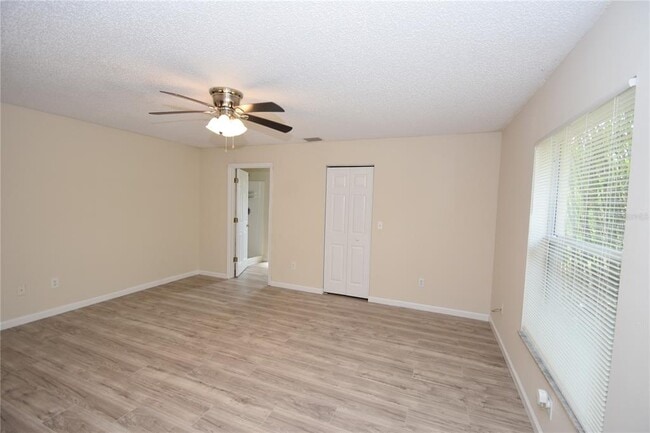 Building Photo - 15 White Deer Ln