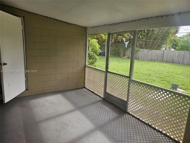 Building Photo - 307 Hernando St