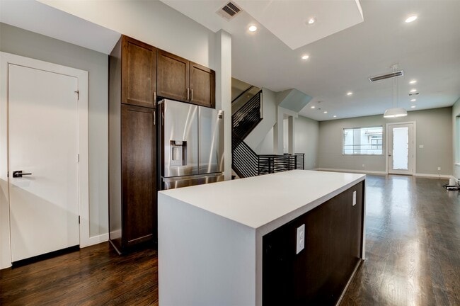 Building Photo - 1211 Thompson St