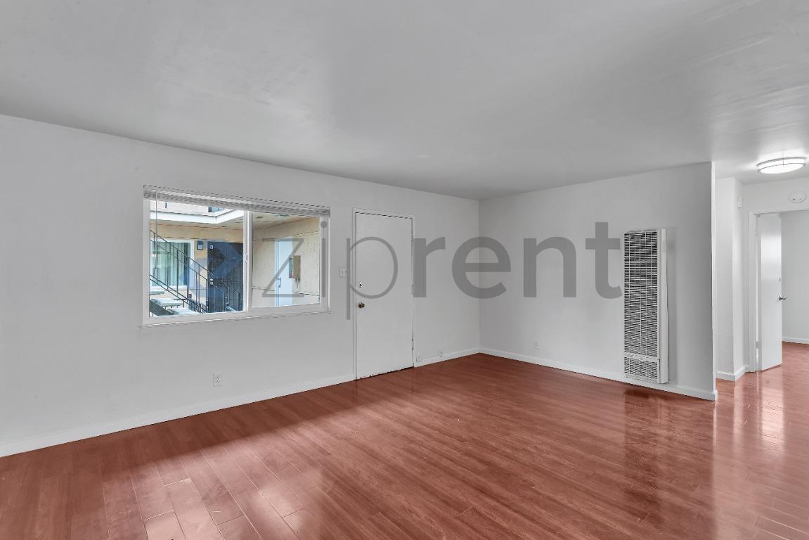 Building Photo - Unit B