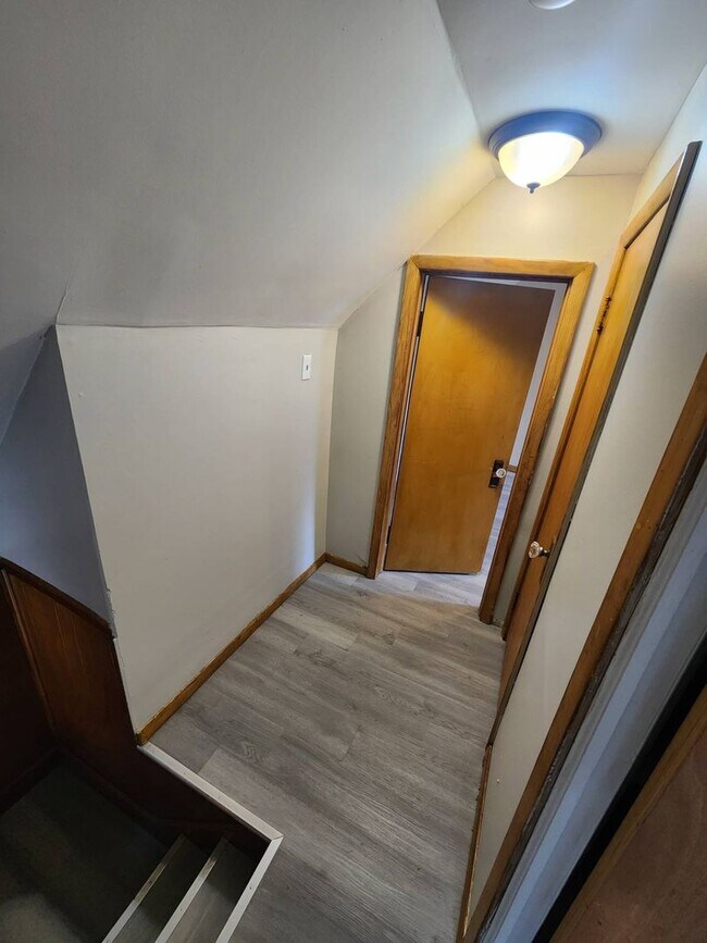 Building Photo - Charming 3-Bedroom Property in Prime Location