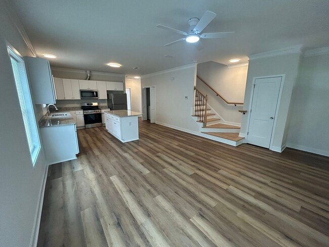 Building Photo - NOW LEASING FOR AUGUST 2026!