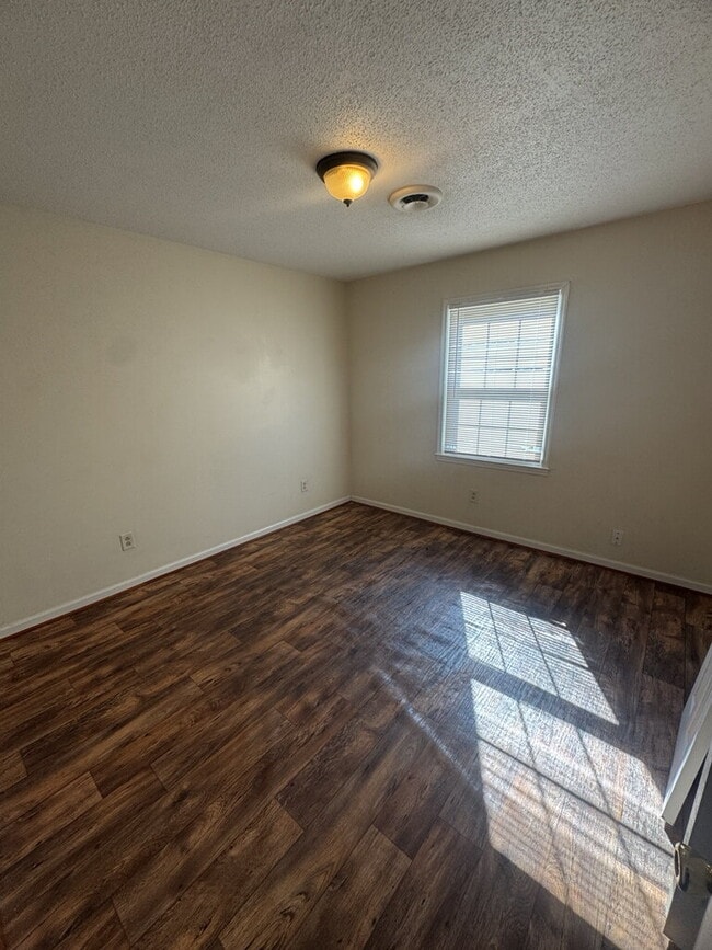 Building Photo - 101 Garden Pl