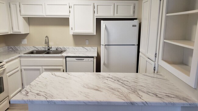 Building Photo - 1465 E Peckham Ln