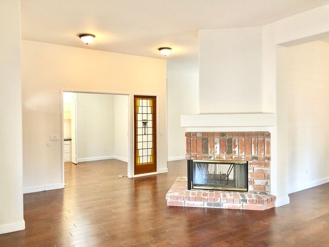 Building Photo - Wonderful Single Story Home, Quiet Neighbo...