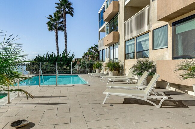 Building Photo - 4513 Cove Dr