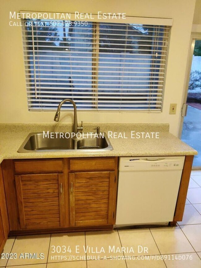 Building Photo - 3034 E Villa Maria Dr