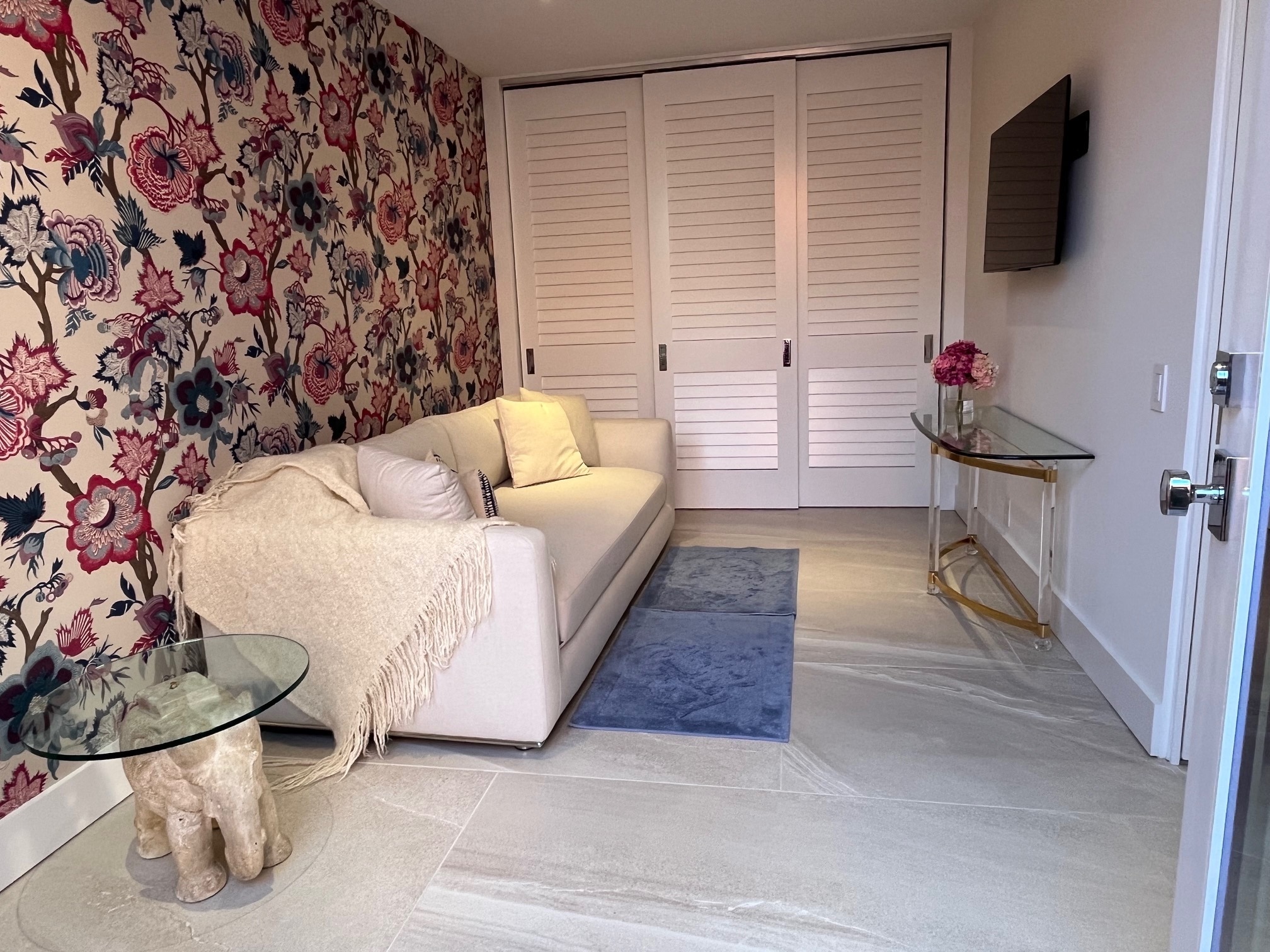 Third Bedroom, TV, Closet, Atrium view - 47094 El Menara Cir