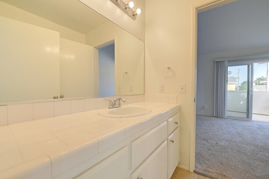 Building Photo - 17054 A Ln