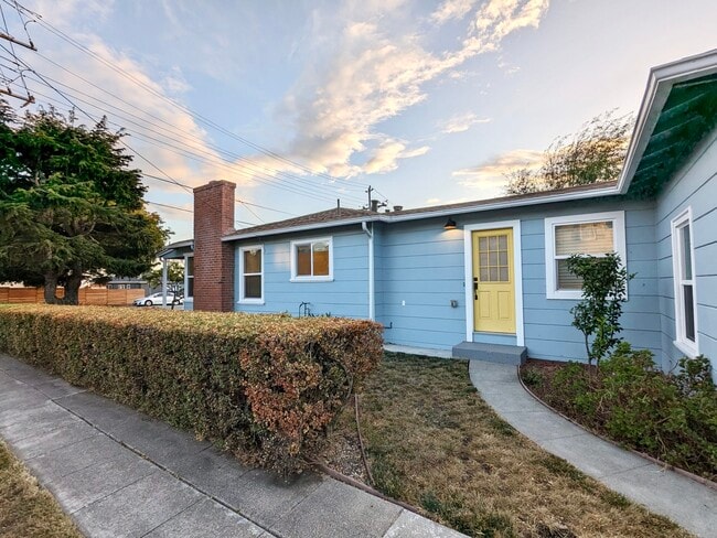 Building Photo - 5029 Barrett Ave