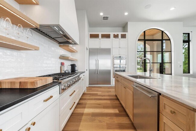 Building Photo - 703 Serene Estates Dr