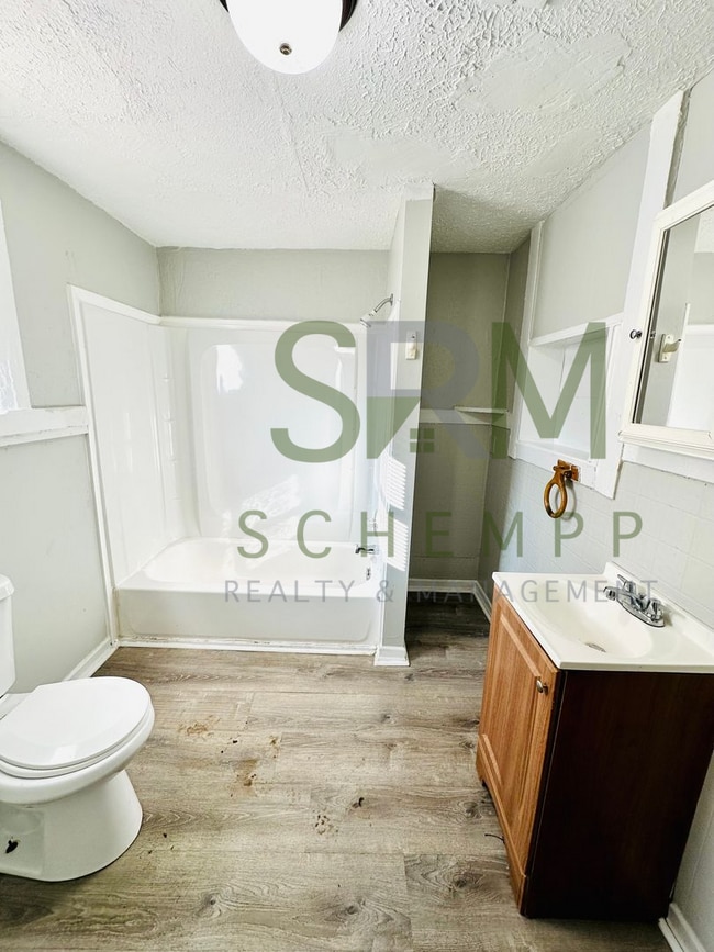 Building Photo - Spacious 2-3 bedroom home in Park Hill- Section 8 accepted