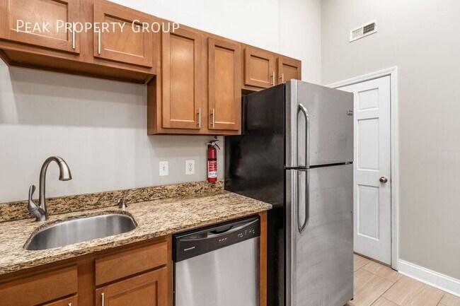 Building Photo - 77 E 7th Ave