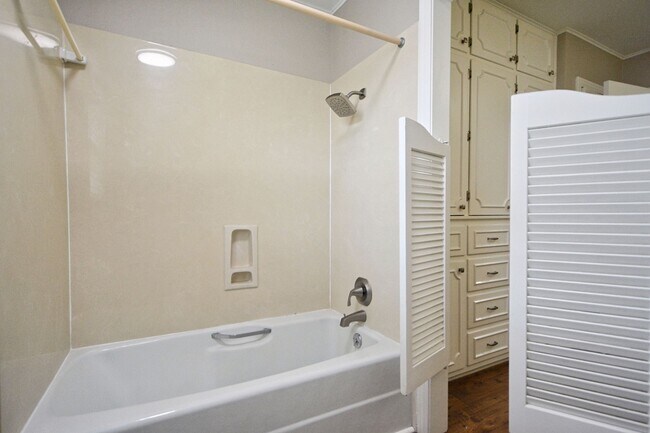 Building Photo - 671 W Merriweather St