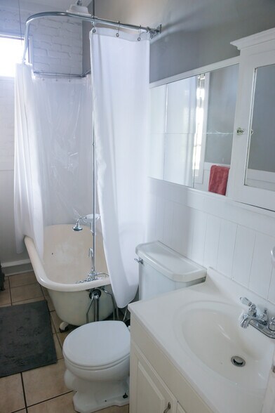 Bathroom 1 - 921 E 13th Ave, 5A