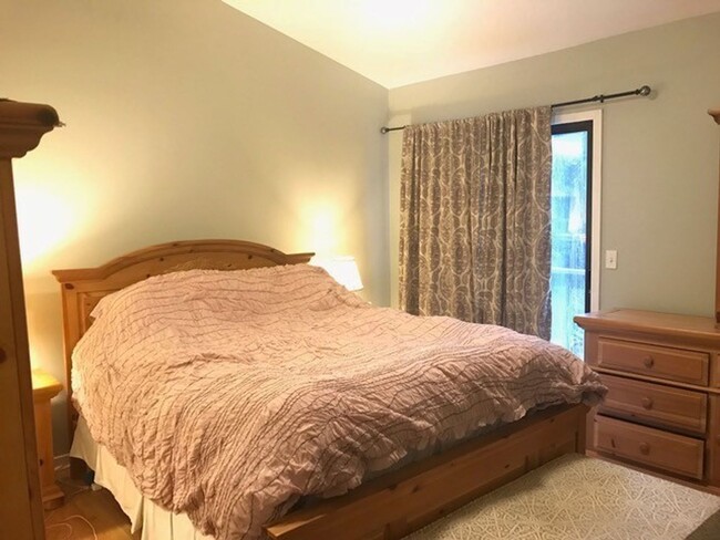 Building Photo - 2BD/2.5BA - TOWNHOME IN MT PLEASANT - AVAI...