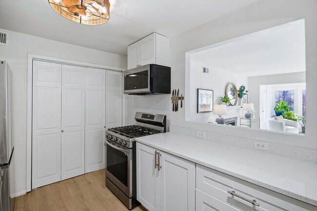 Building Photo - 1407 Vicksburg Pl