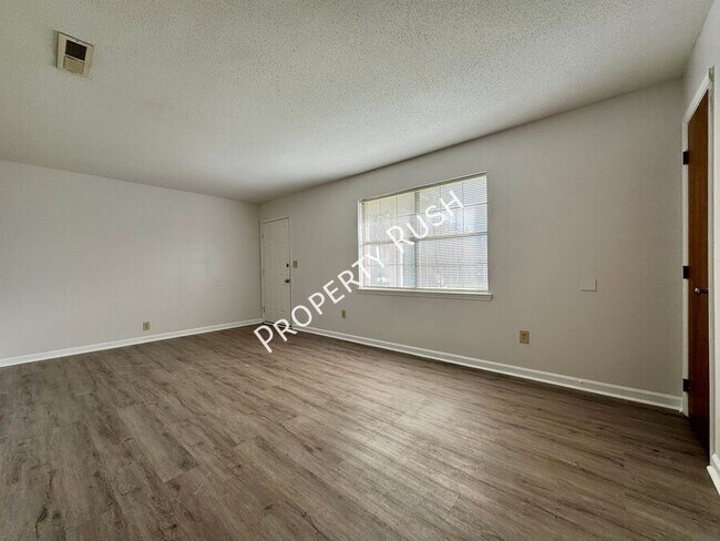 Building Photo - 5009 Marylin Ln