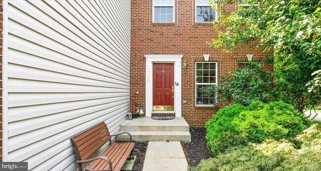 Primary Photo - 9750 Granary Pl