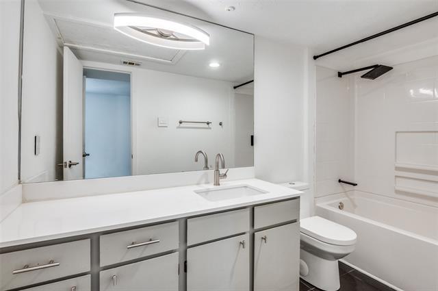 Building Photo - 4317 Hartford St