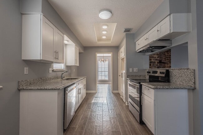 Building Photo - 423 Gentilly Dr