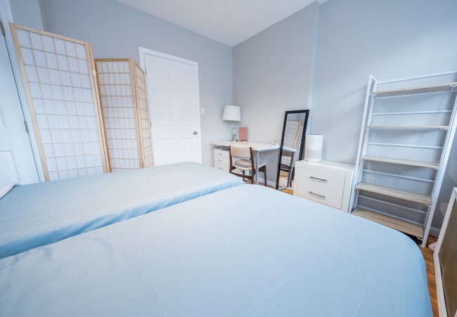 Building Photo - 301 E 104th St