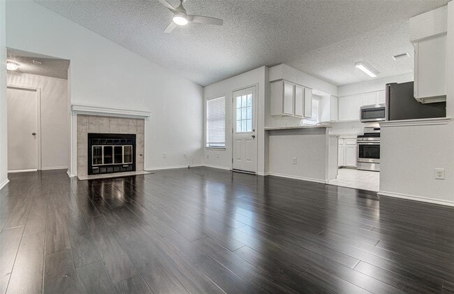 Building Photo - 13001 Campos Dr