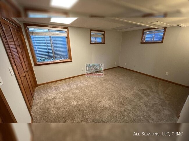 Building Photo - 8525 Pepperridge Dr