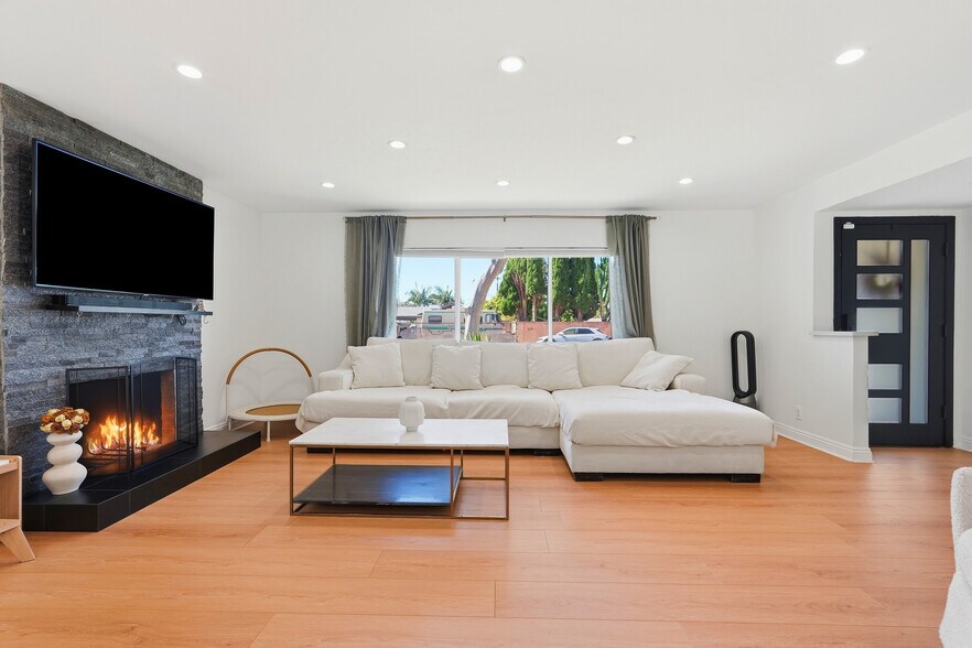 Building Photo - 4563 Hempstead St