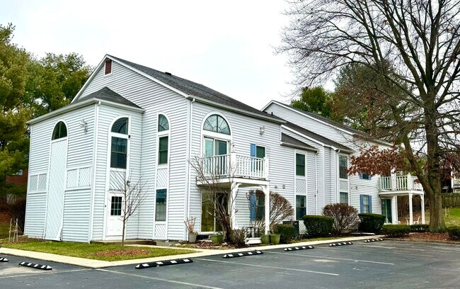 Primary Photo - 404 Bainbridge Ct