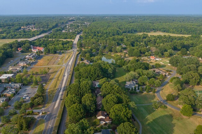 Building Photo - 4BR Golf Course Home in Bermuda Run with EV Charger