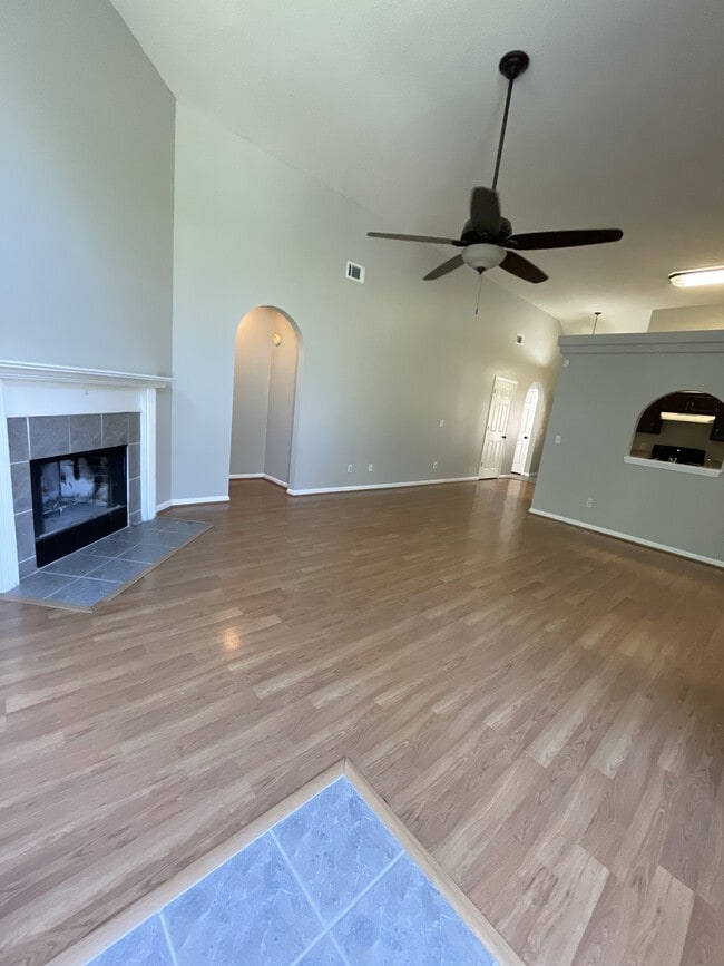 Building Photo - 126 Cross Creek Dr