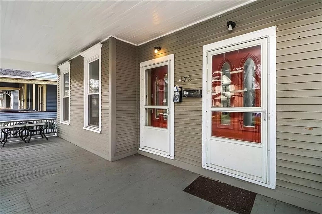Front Porch - 473 Alexander St