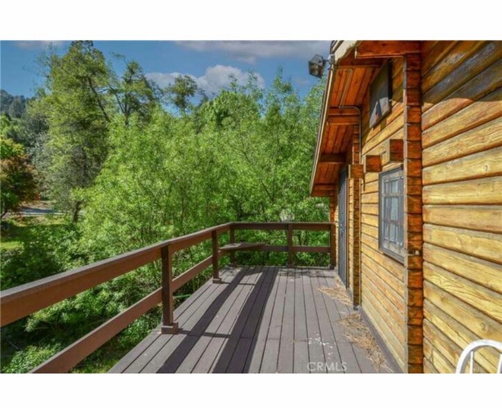 Building Photo - 527 Valley Dr